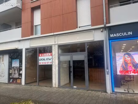 excellent emplacement commercial le passage