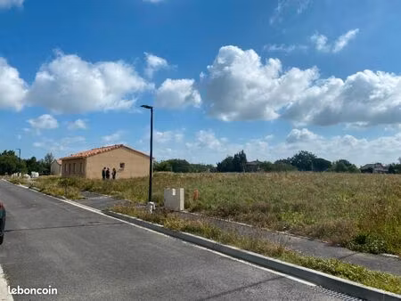 terrain 814 m² le burgaud