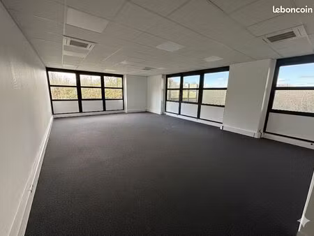 bureaux 137 m²