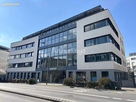 bureaux 230 m²