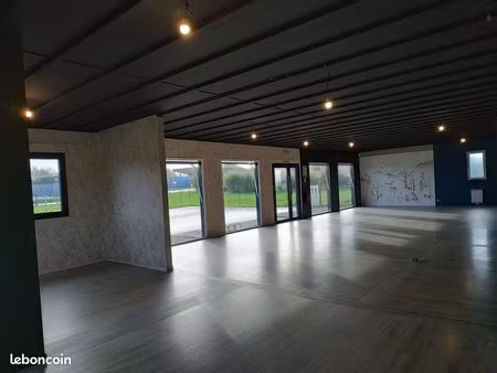 local commercial proche leclerc saint berthevin