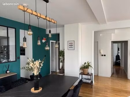 appartement 5 pièces – 103 m² – terrasse – parkings – 1er étage