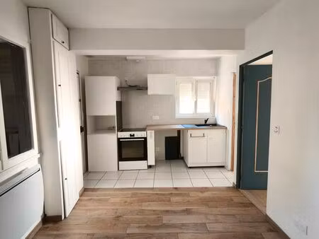 loue petite maison de village