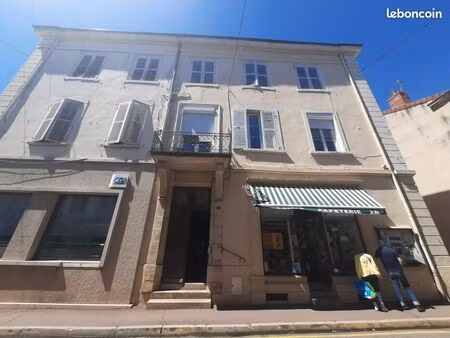 la clayette immeuble de rapport comprenant 1 commerce et 4 appartements 250000