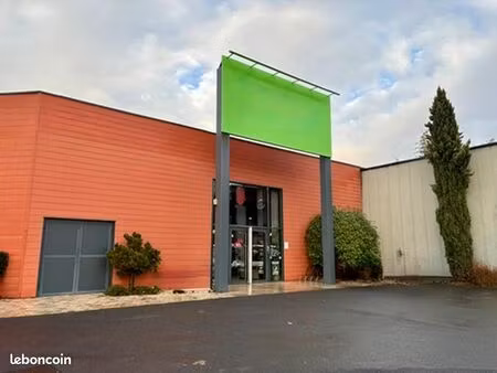 local commercial 631 m²