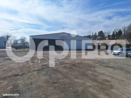 local d'activité 820 m²