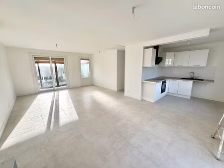 maison plain-pied entièrement rénovée / lumineuse / 3 chambres /garage