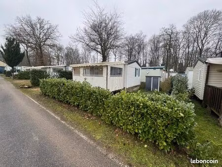 mobil-home dans un camping 3