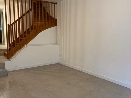 duplex à mexy 3 pièces entièrement rénové. 2 grandes chambres