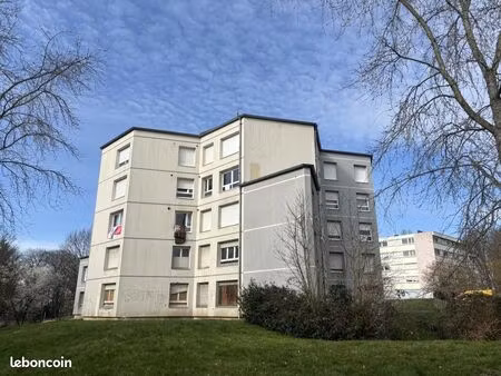 immeuble 62 pièces 1 221 m²
