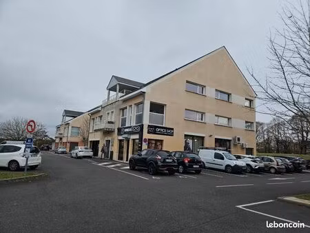 pièce de 20 mètres carrés dans cabinet