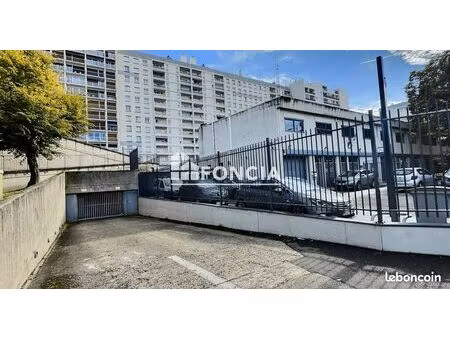 garage fermé - centre ville - proche gare