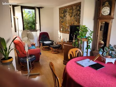 appartement t3/4 centre ville de cahors en rdc  avec place de parking et jardin