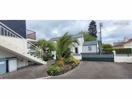 – t2 en rez-de-chaussée avec terrasse et stationnement