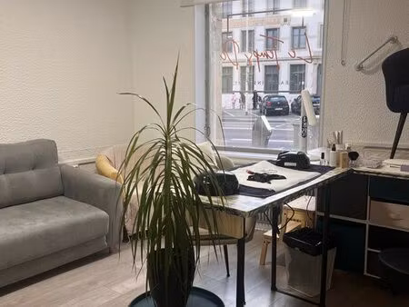 cabine / bureau à louer au sein d’un institut de beauté