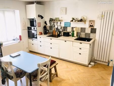 maison atypique 2 chambres + garage + cour