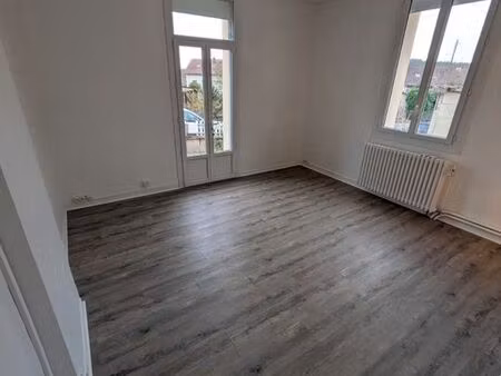 maison t3 avec garage et terrain clos – disponible de suite