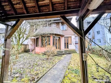 maison 6 pièces 258 m²