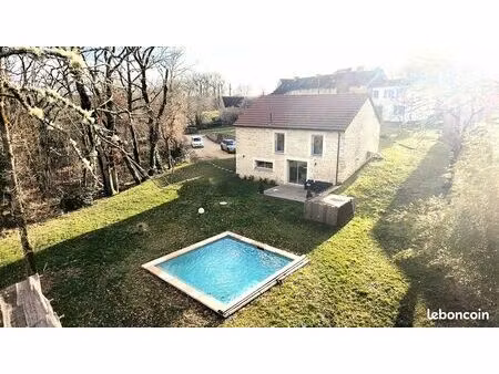 maison en pierre entièrement rénovée