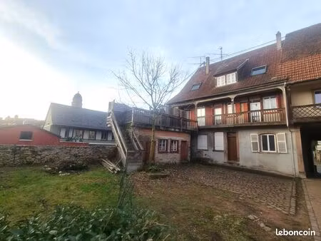 grande maison avec 2 logements  parking et jardin