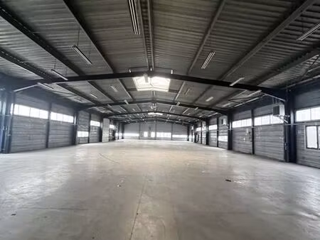 local 1582 m² houdemont