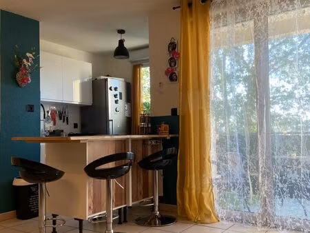 t2 rénovée avec piscine et parking souterrain