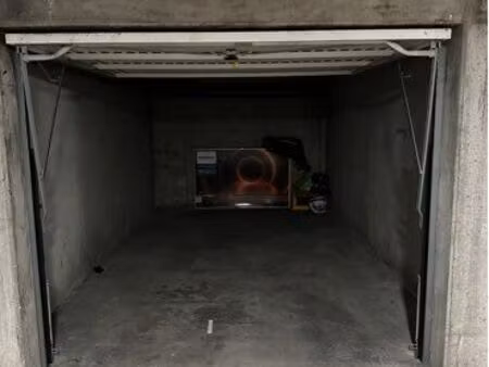 garage ferme en sous sol