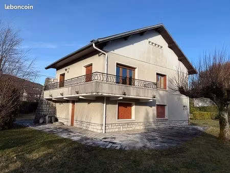 belle maison proche du lac / centre ville secteur calme