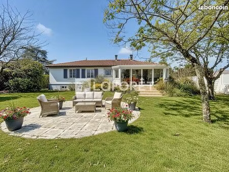 maison 10 pièces 196 m²