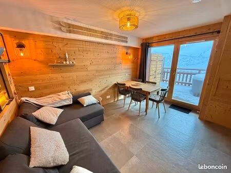 ? appartement rénové 34m² – terrasse 20m² – skis aux pieds – face télésiège