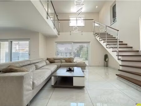 maison 5 pièces 145 m²