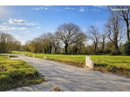 disponible immediatement | terrain à bâtir viabilisé et libre de constructeur