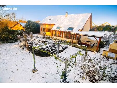 villa 7 pièces 134m2 - 2 800m2 de terrain