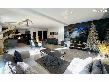 appartement standing calme 81m² t3 terrasse 60m² garage 2 parking