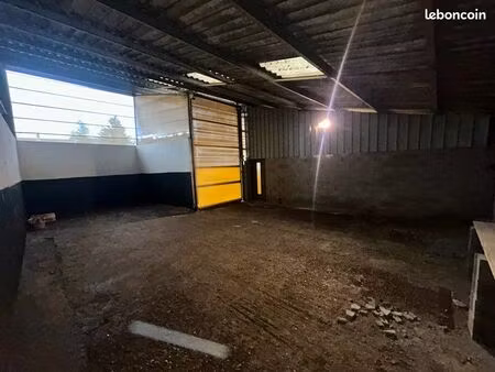 local entrepôt 80m2