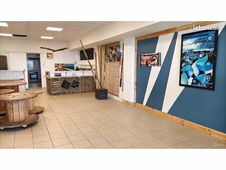 local commercial face à la plage