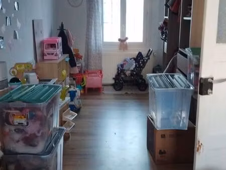 maison située dans un petit village