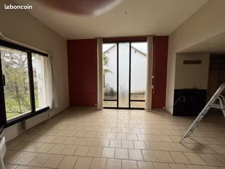 villa 6 pièces 121 m²