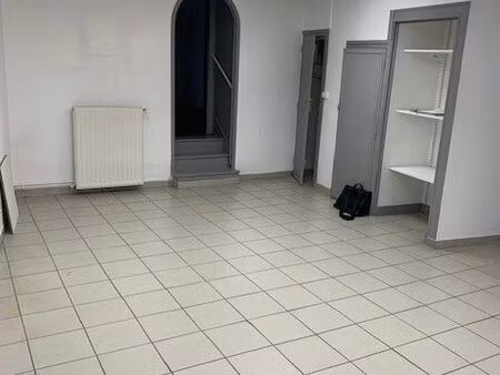 beau magasin ou bureau à riom