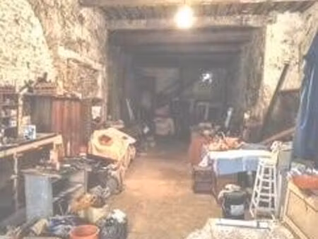 garage/box 280 m² pia