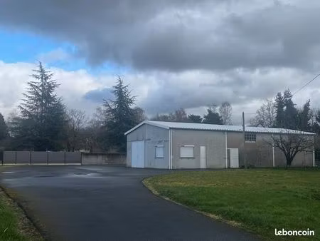 local industriel à usage commercial et artisanal