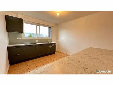 local 140 m² chavagne