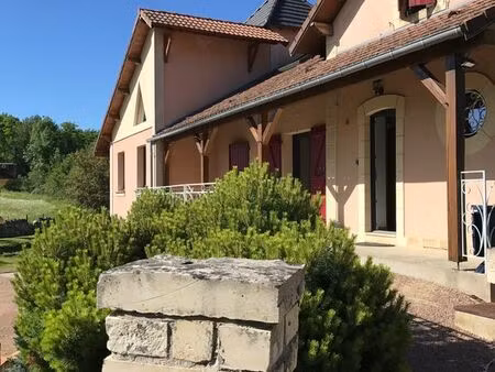 ancienne maison de garde-barrière avec 1 100 m² de terrain et vue dégagée – rare sur le se