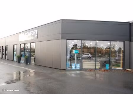 très beau local commercial récent - 334m2 - climatisé - rn 10