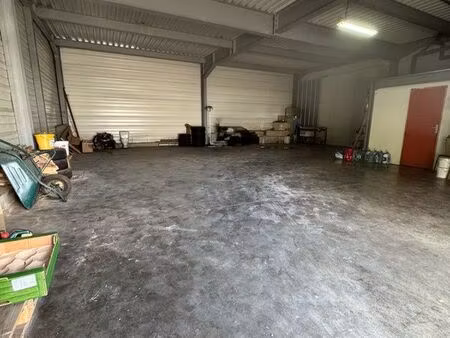 local d’activité 170m2 + 140m2 de cour
