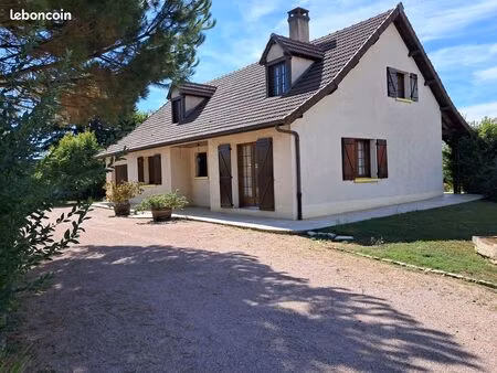 maison 152 m2 terrrain 2500 m2 bord de canal