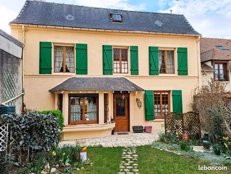 maison 7 pièces 260 m²