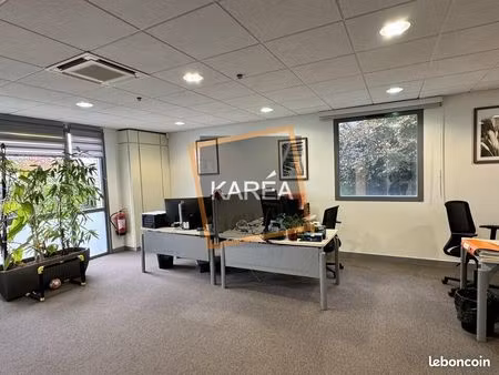 bureaux 177 m² magny le hongre