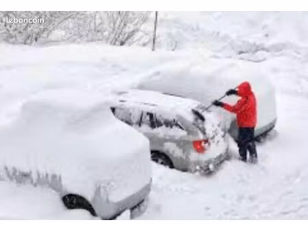 place parking couvert menuires quartier des bruyères