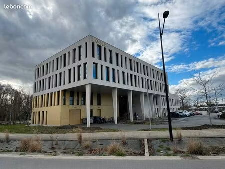 bureaux 402 m² pace